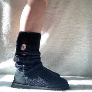 Black Cable Knit Uggs w/ Buttons